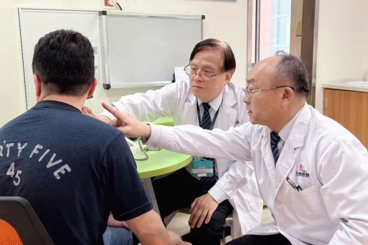 台商多年头痛伴随高山症，台心医院谢瀛华执行院长及张德永主任首次应用北京天坛医院『脑健康评估』