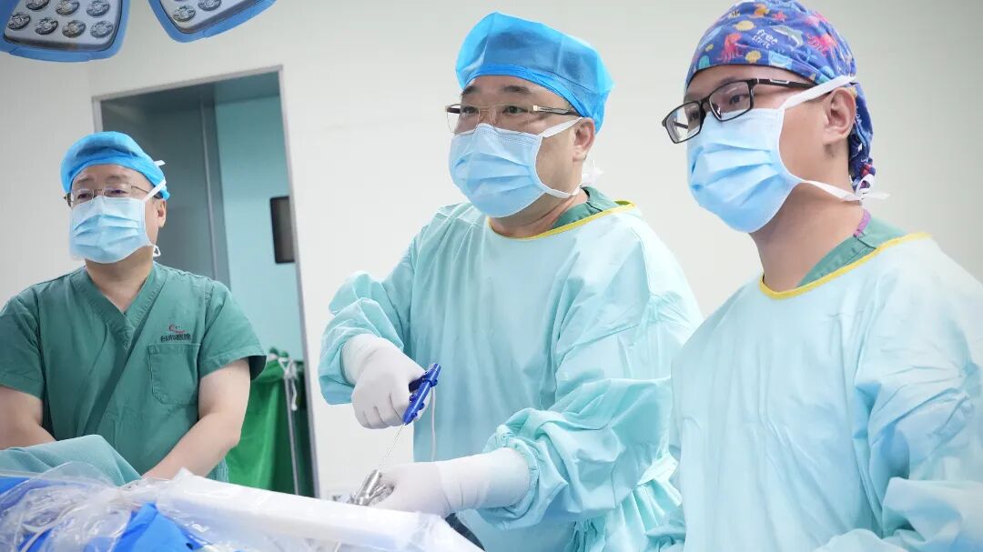  站不得、走不远？67岁阿姨腰椎间盘突出苦不堪言，台心医院吴建斌教授微创内镜精准“解压”